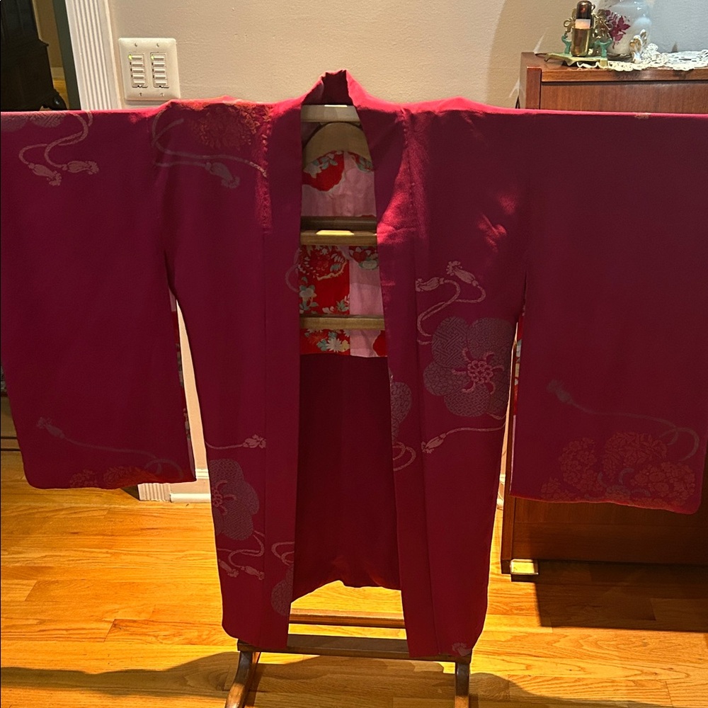1930s vintage Elegant Red Kimono with Floral Patterns